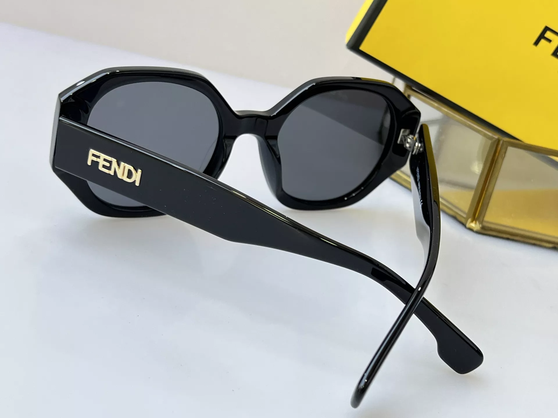 Efficient 533 Fendi AAA Quality Sunglasses