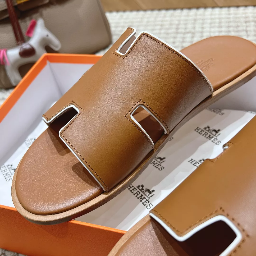 Efficient 535 Hermes Slippers For Men