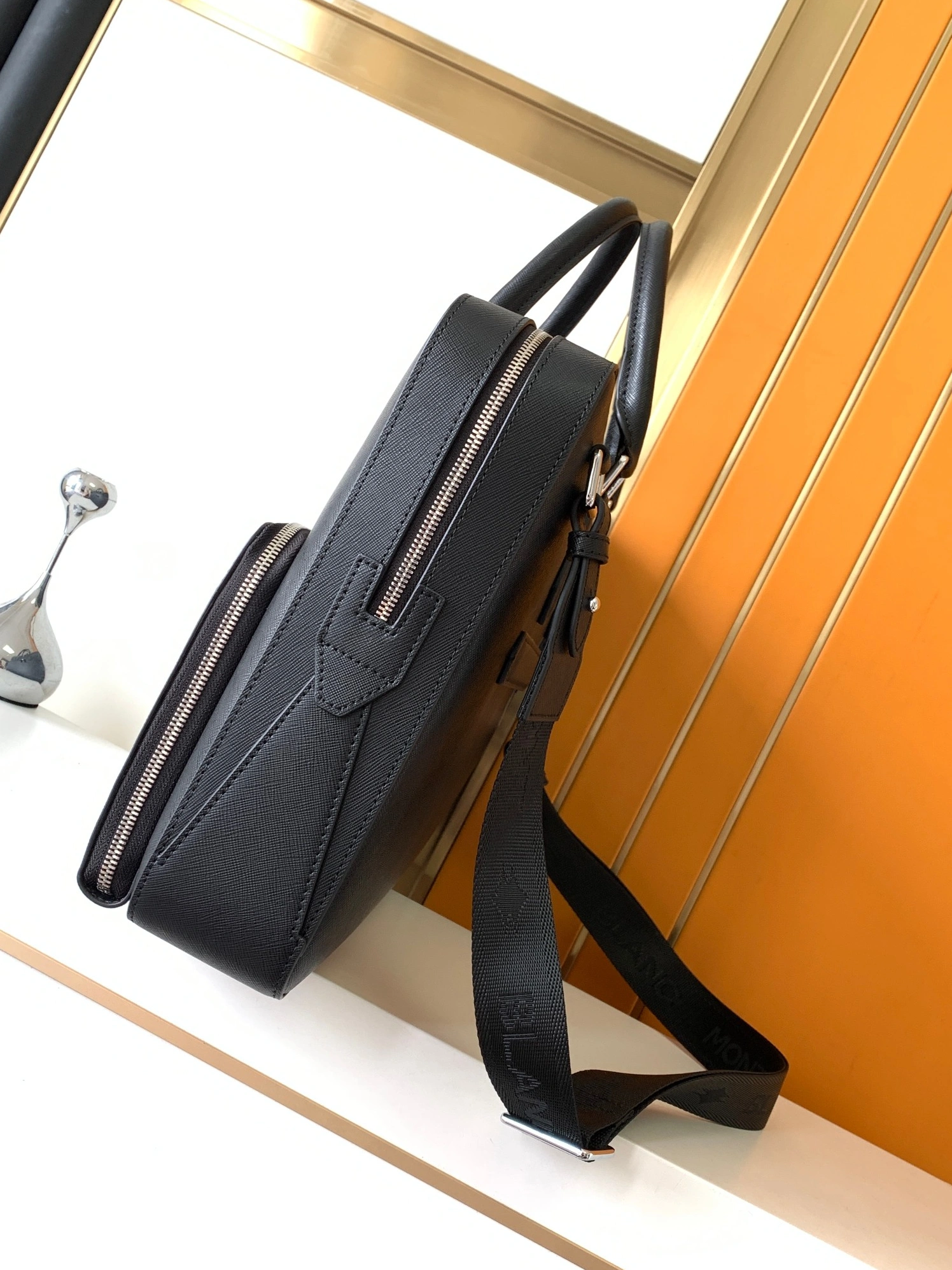 Efficient 5613 Mont Blanc AAA Man Handbags