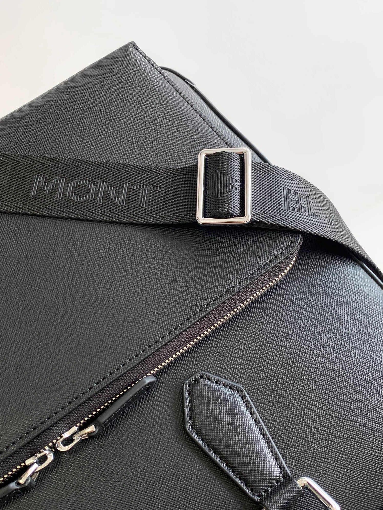 Efficient 5613 Mont Blanc AAA Man Handbags