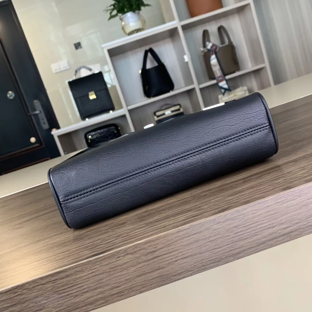 Efficient 6221 Prada AAA Man Messenger Bags