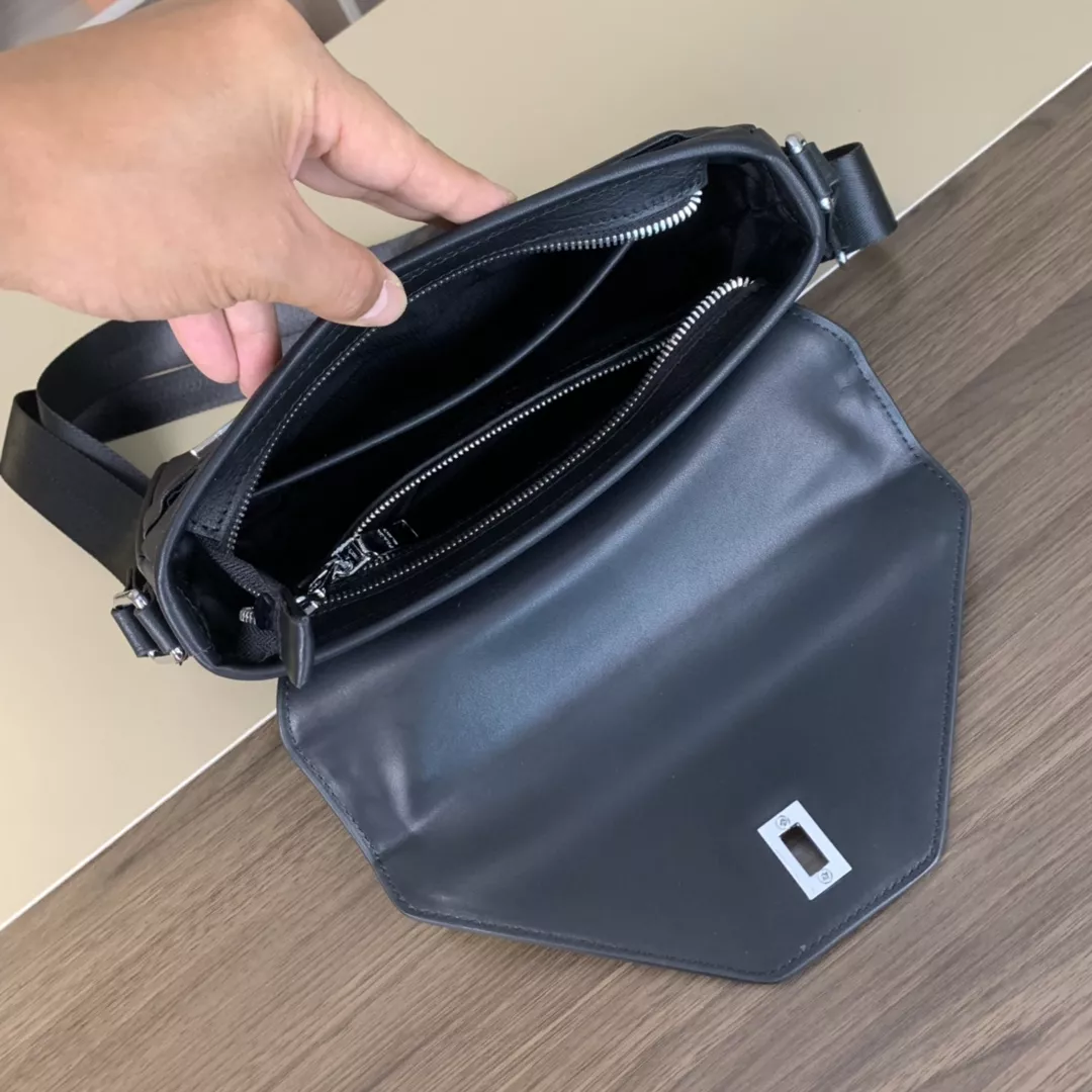 Efficient 6221 Prada AAA Man Messenger Bags