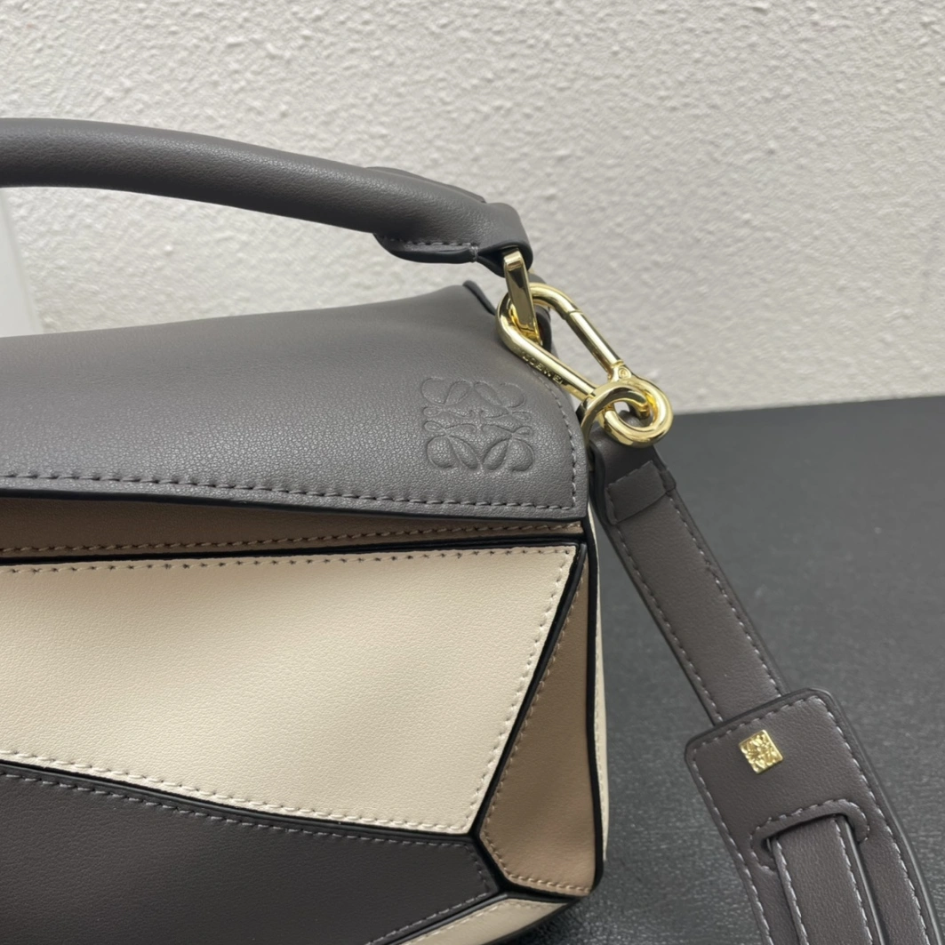 Efficient 6505 LOEWE AAA Quality Messenger Bags For Women