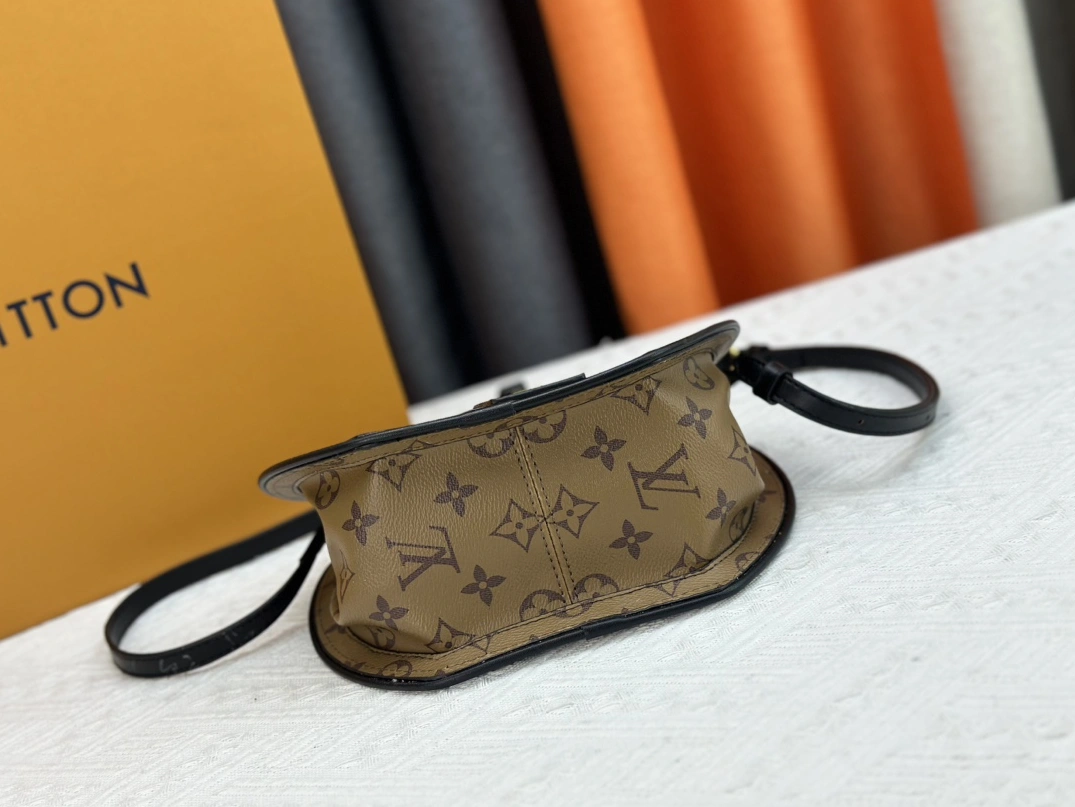 Efficient 6596 Louis Vuitton AAA Quality Messenger Bags For Women