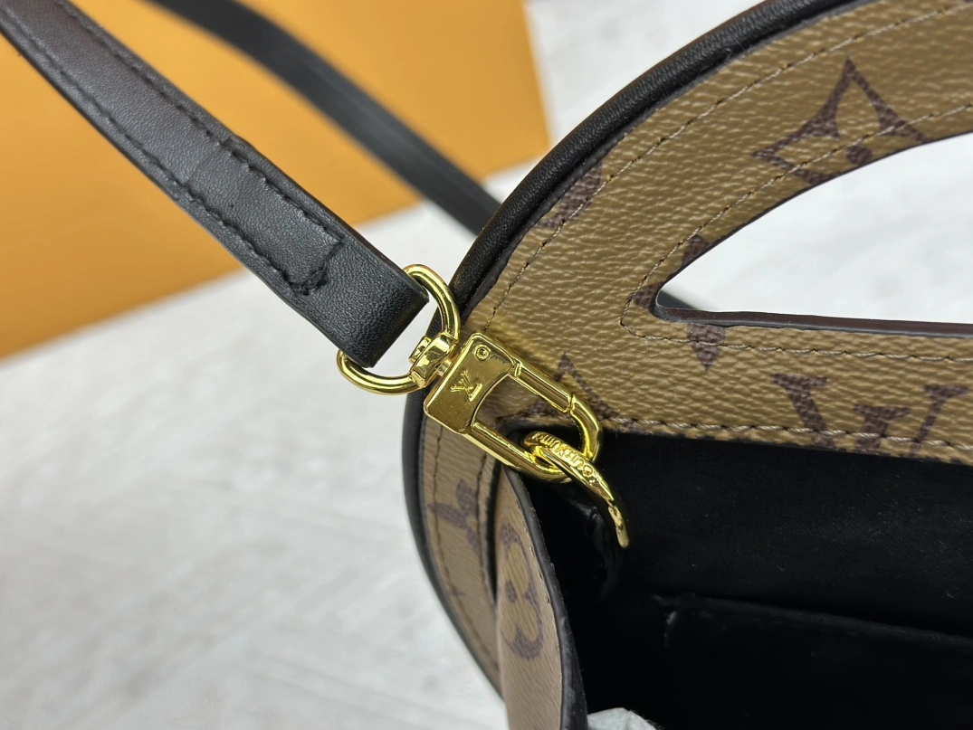 Efficient 6596 Louis Vuitton AAA Quality Messenger Bags For Women