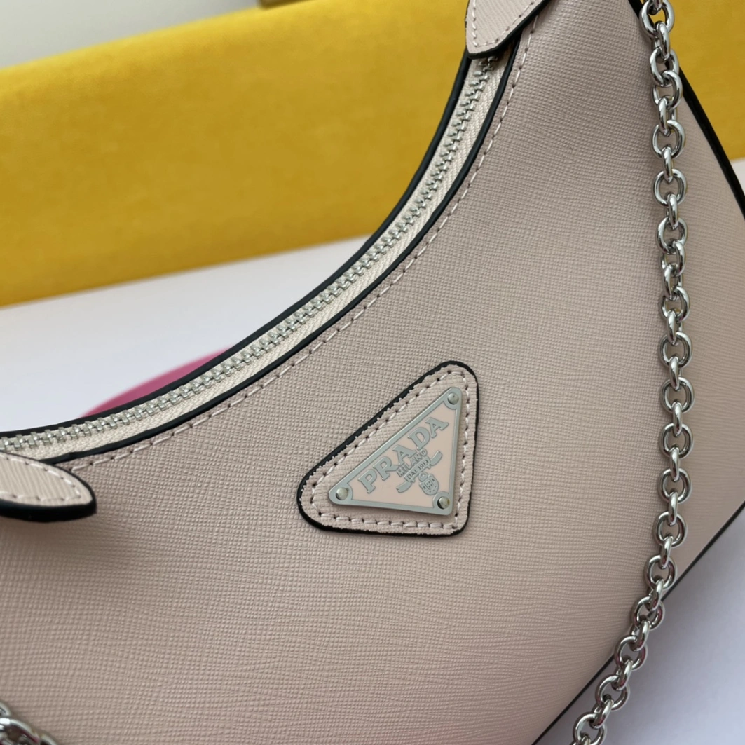 Efficient 6685 Prada AAA Quality Messenger Bags For Women
