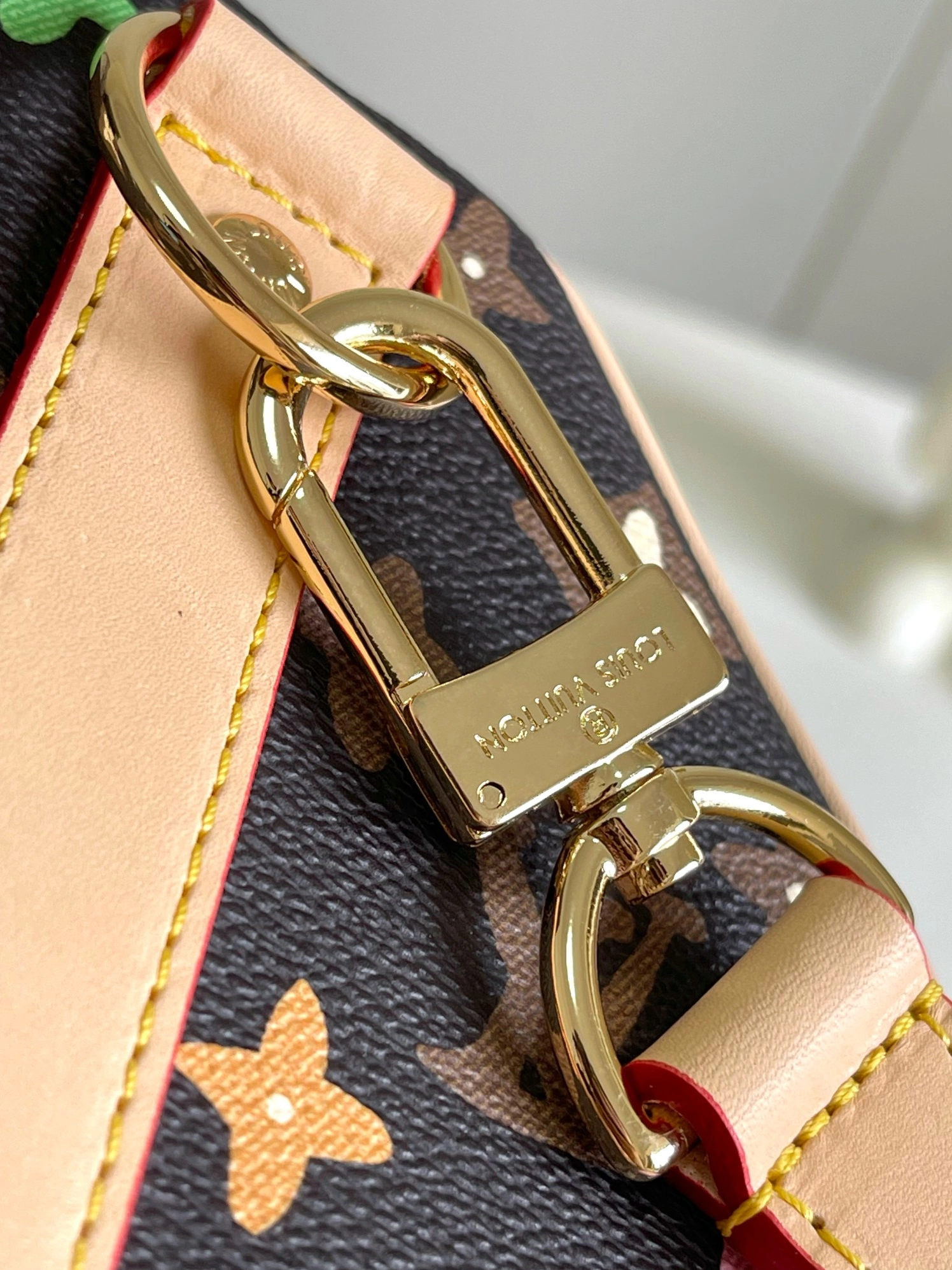 Efficient 7011 Louis Vuitton Travel Bags