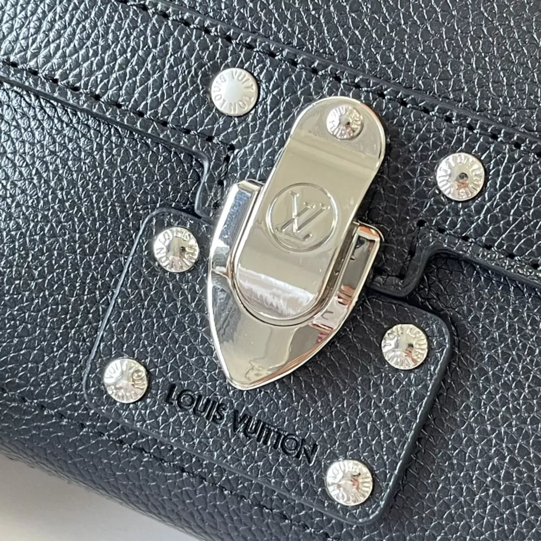 Efficient 7052 Louis Vuitton AAA Quality Messenger Bags For Unisex