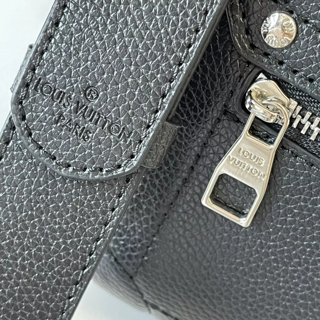 Efficient 7052 Louis Vuitton AAA Quality Messenger Bags For Unisex