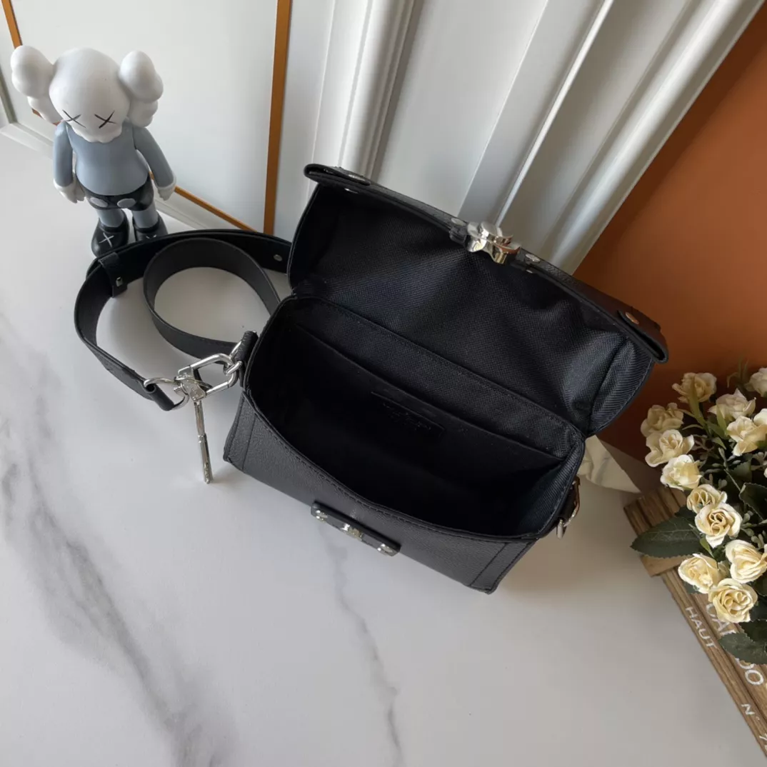 Efficient 7052 Louis Vuitton AAA Quality Messenger Bags For Unisex