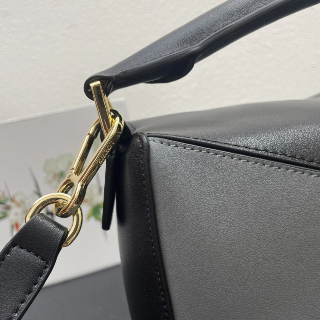 Efficient 7594 LOEWE AAA Quality Messenger Bags For Women