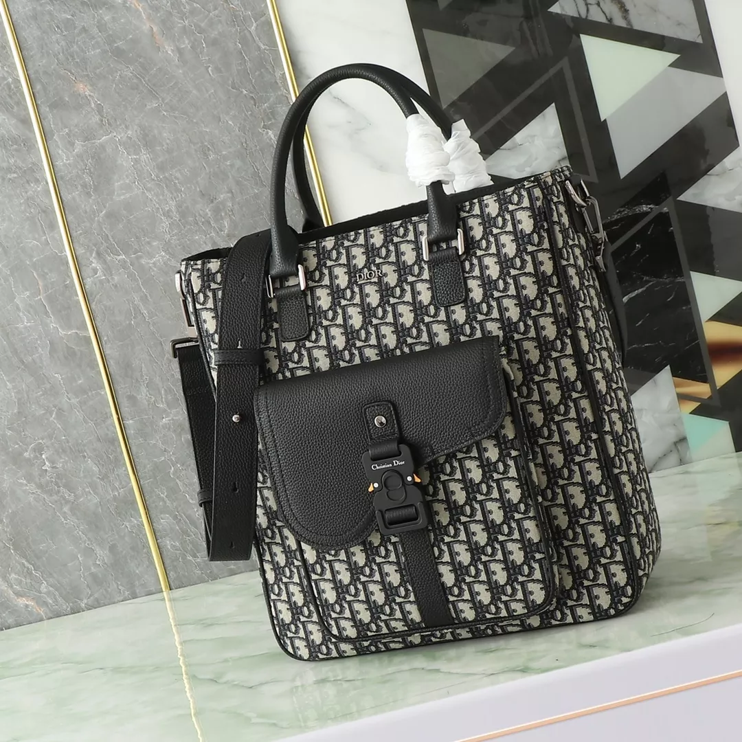 Efficient 8276 Christian Dior AAA Man Handbags