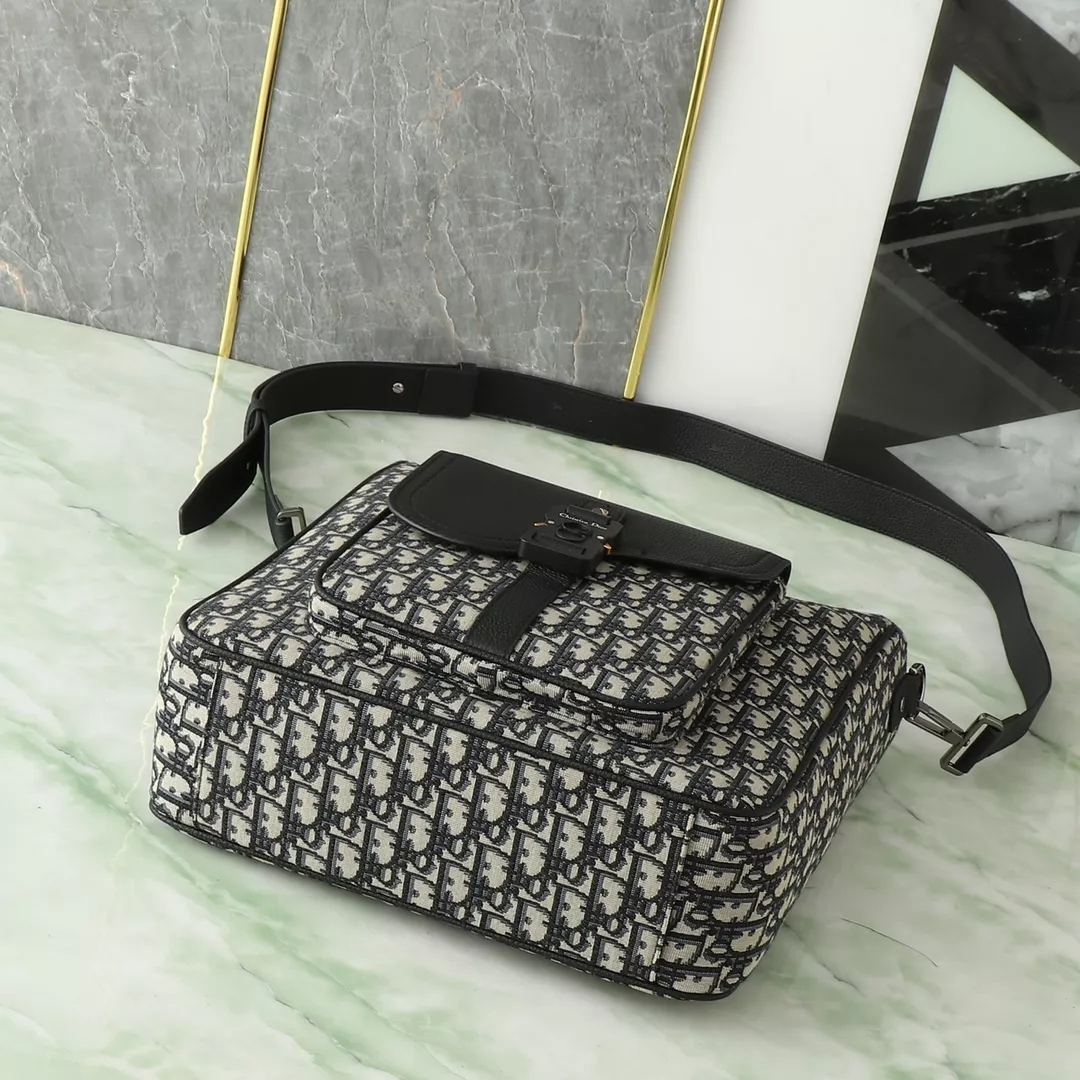 Efficient 8276 Christian Dior AAA Man Handbags
