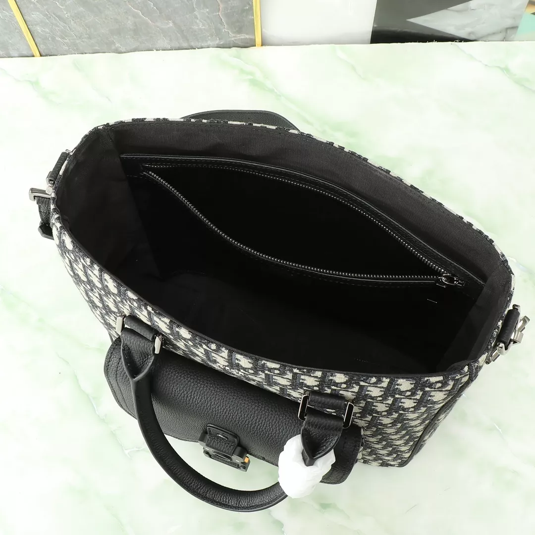 Efficient 8276 Christian Dior AAA Man Handbags