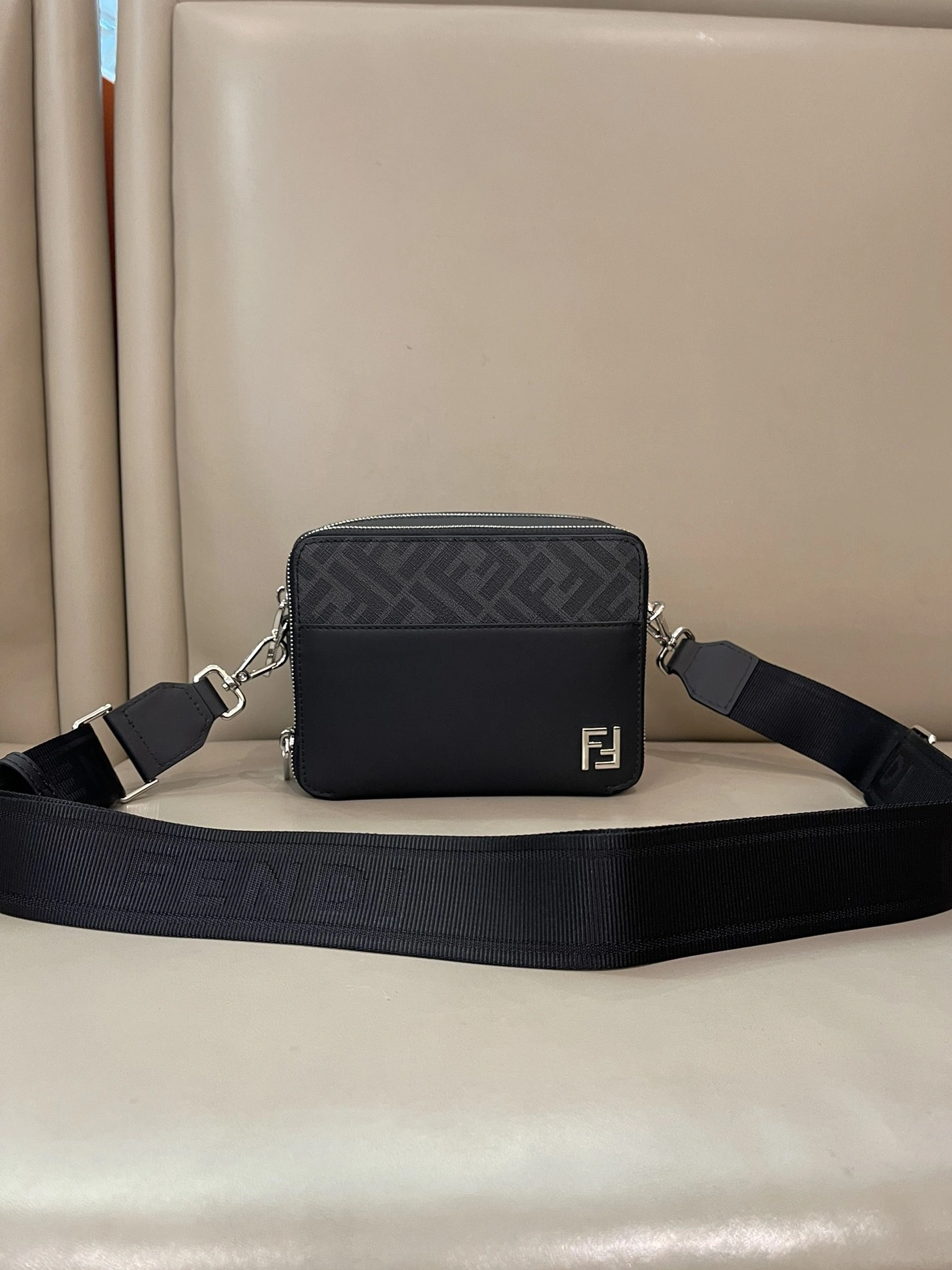 Efficient 8375 Fendi AAA Man Messenger Bags