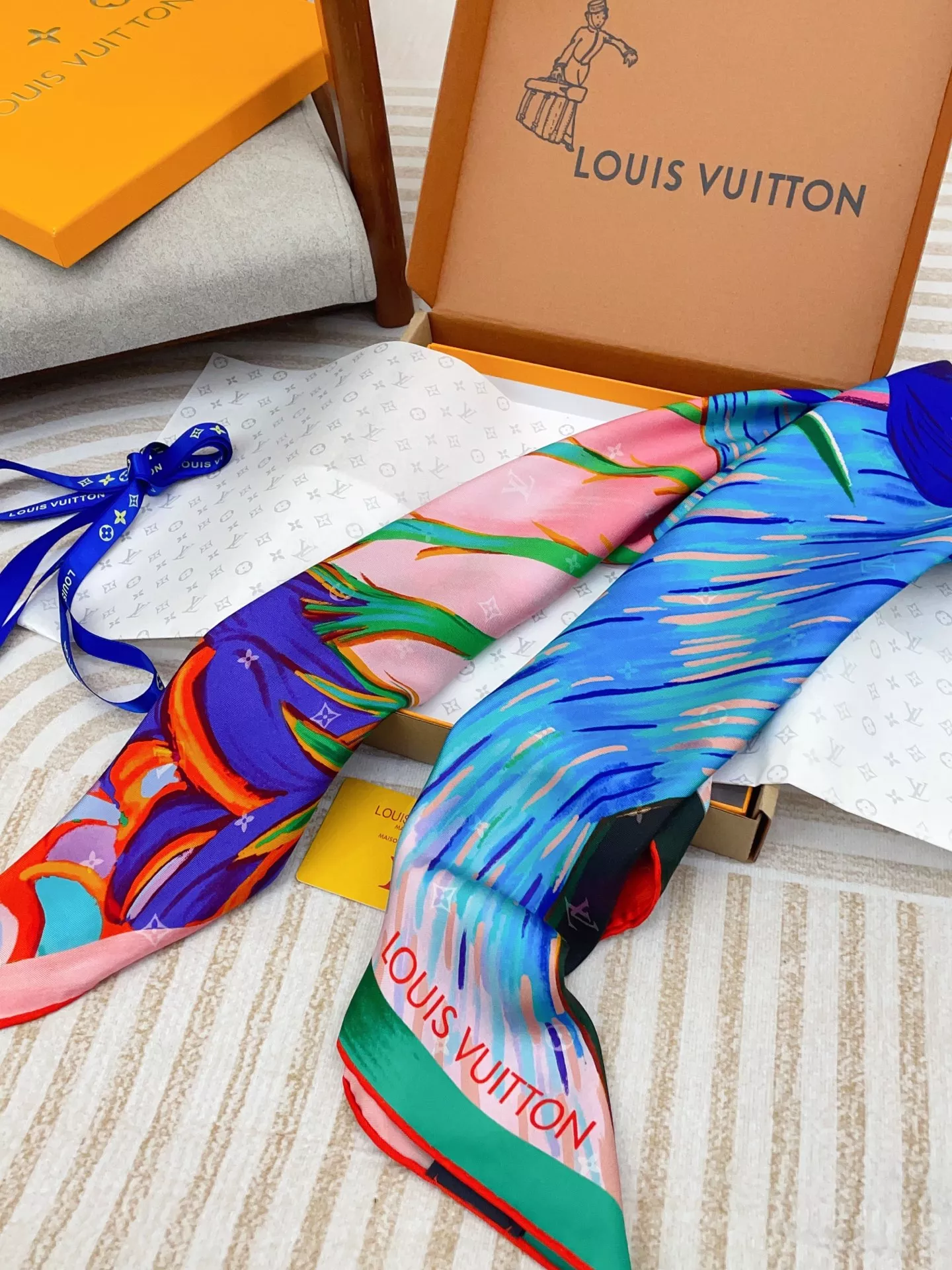 Efficient 8423 Louis Vuitton Silk Square