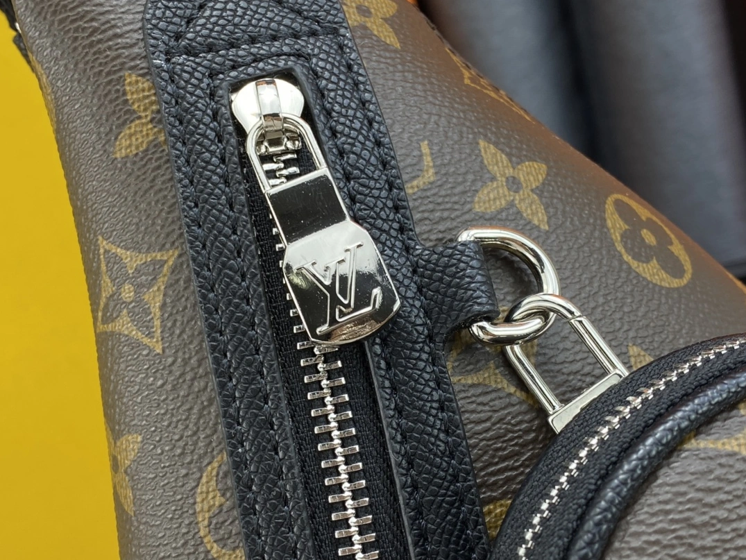 Efficient 8764 Louis Vuitton AAA Man Messenger Bags