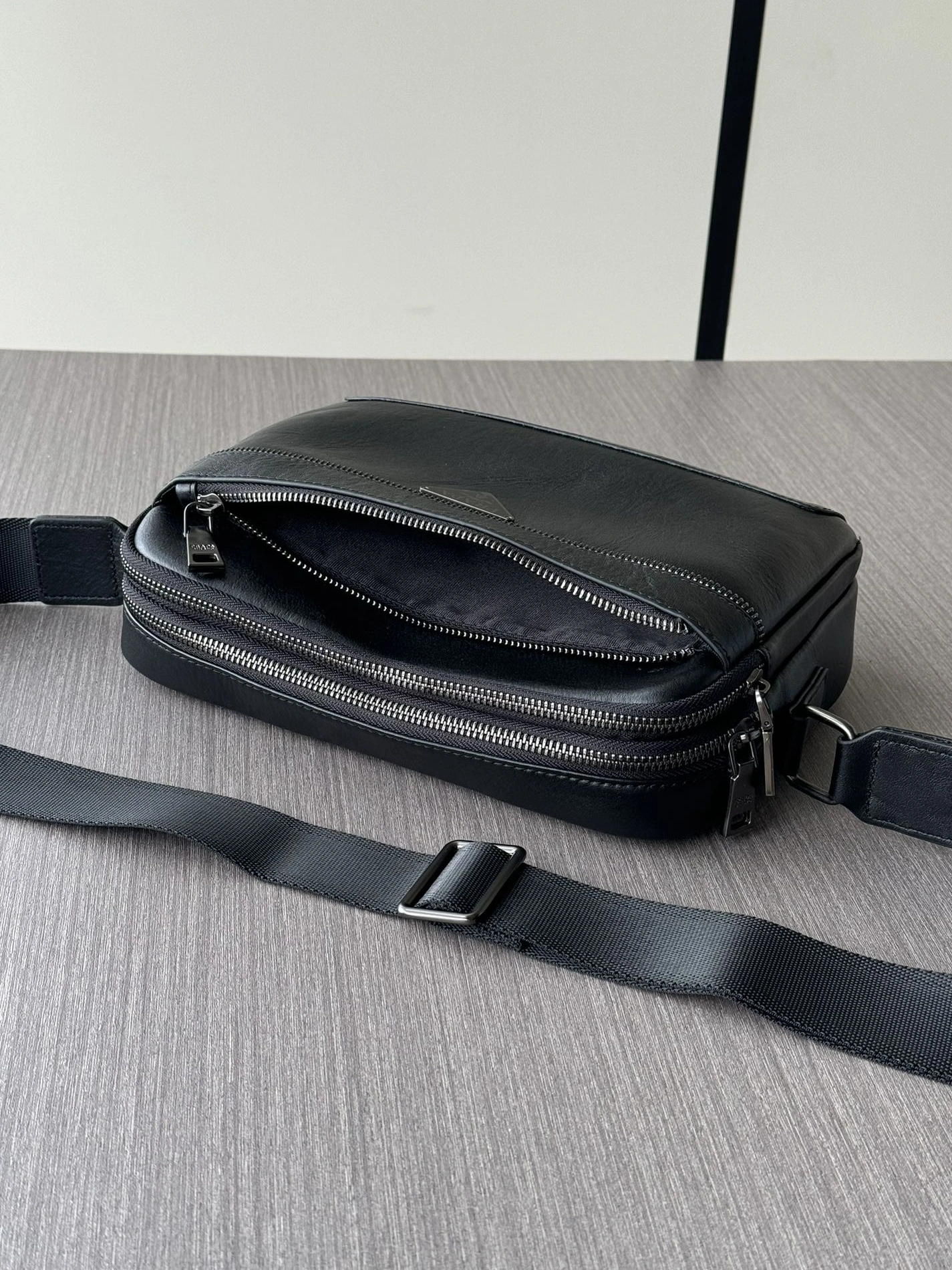 Efficient 9134 Prada AAA Man Messenger Bags