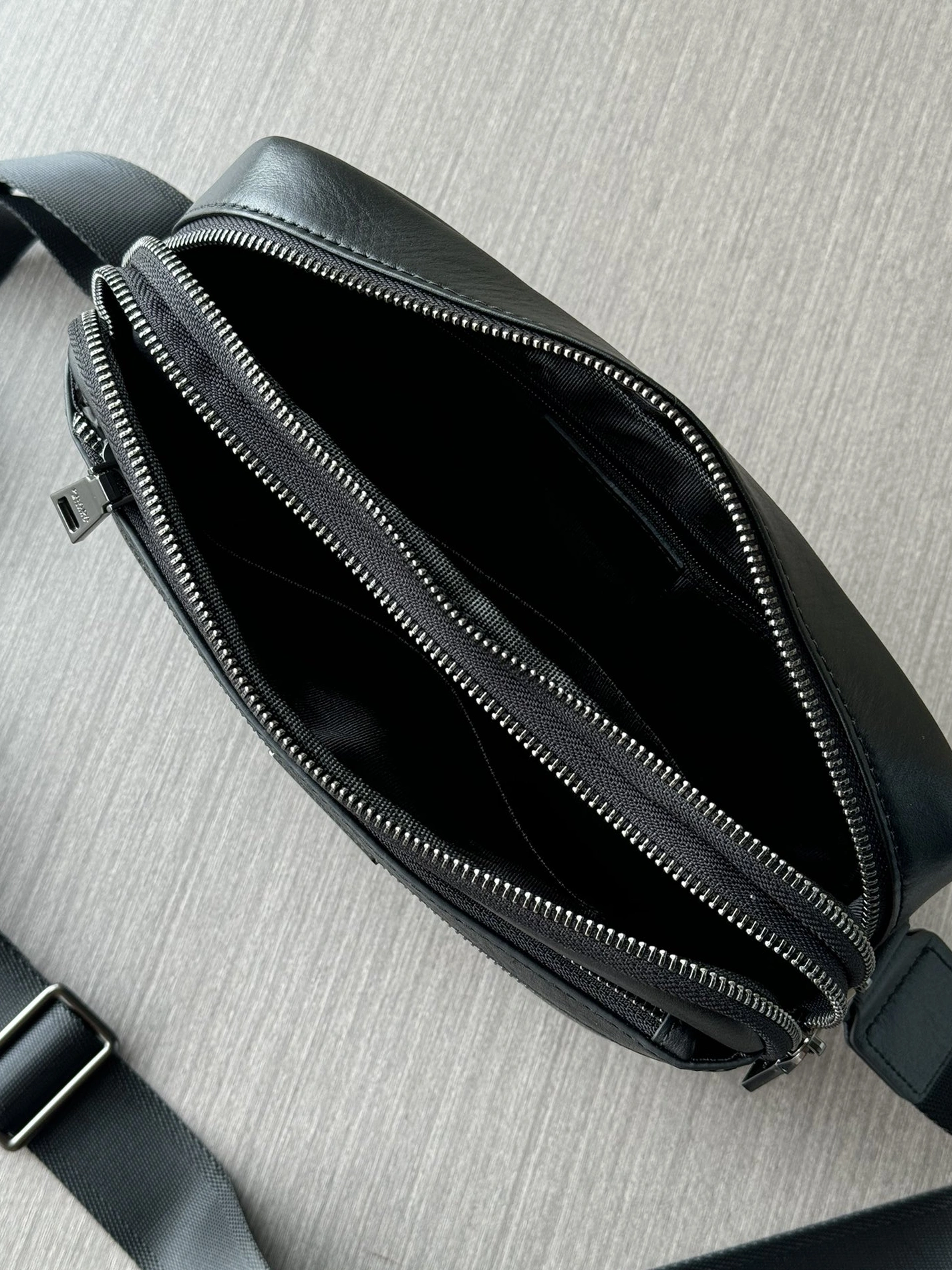 Efficient 9134 Prada AAA Man Messenger Bags