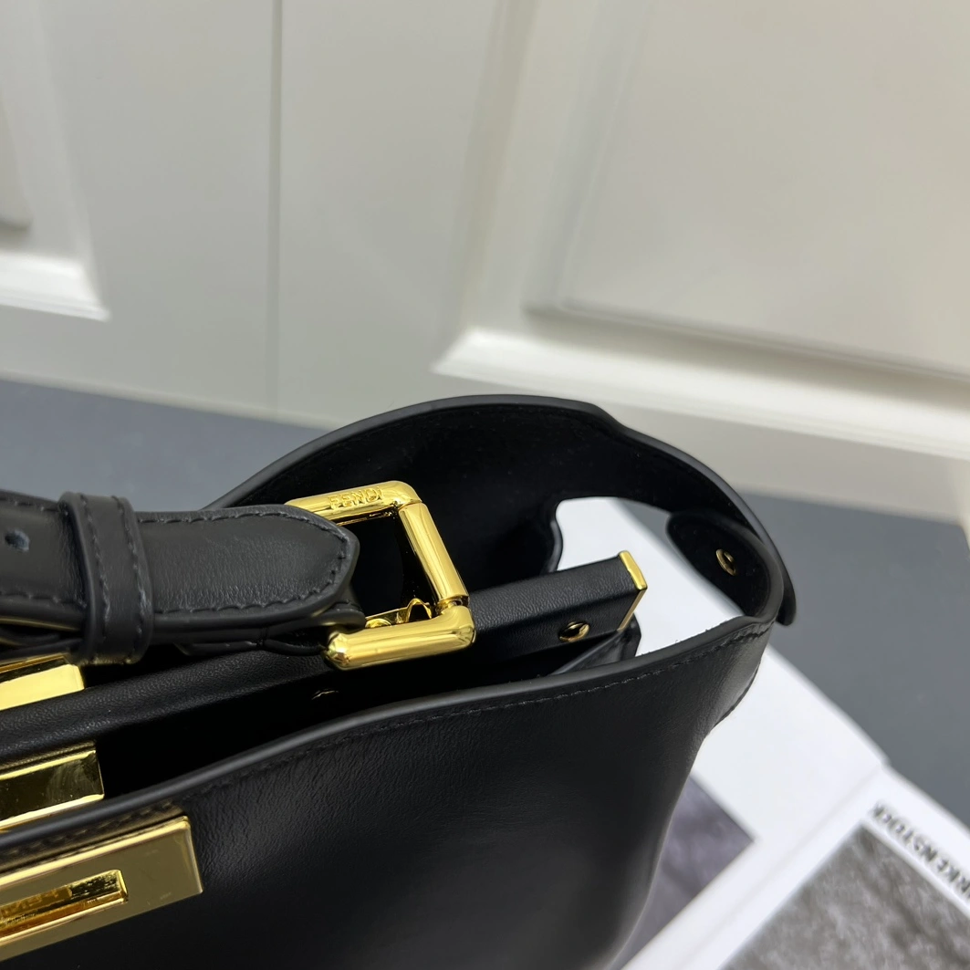 Efficient 9864 Fendi AAA Quality Messenger Bags For Women