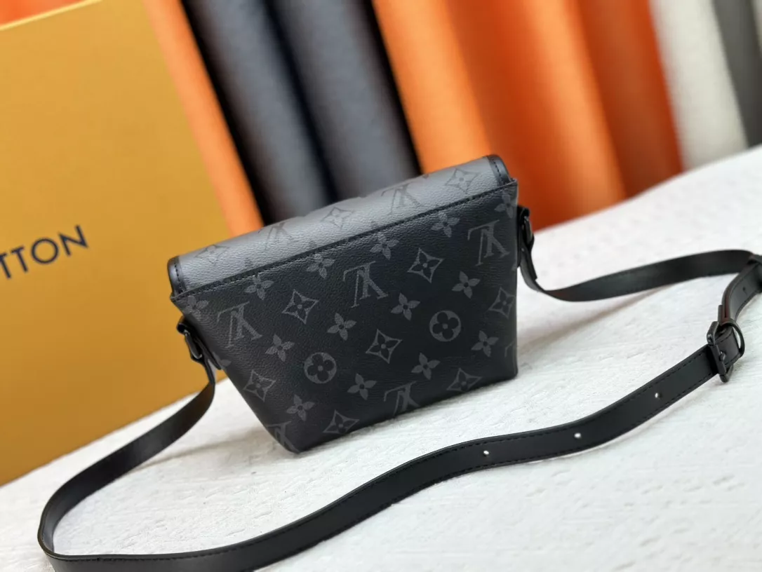 Elegant 1191 Louis Vuitton AAA Quality Messenger Bags For Unisex