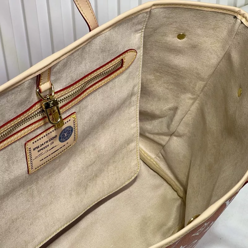 Elegant 1333 Louis Vuitton AAA Quality Shoulder Bags For Women