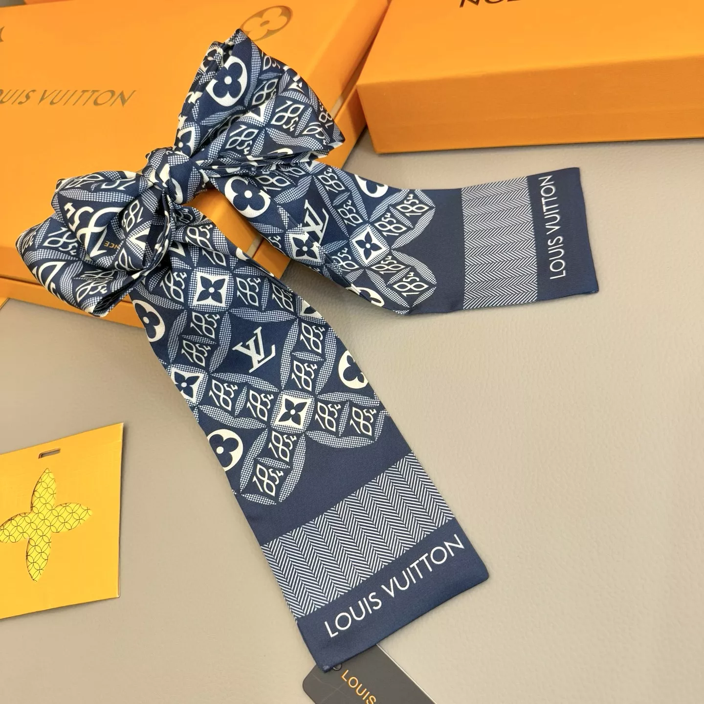 Elegant 1500 Louis Vuitton Silk Scarf