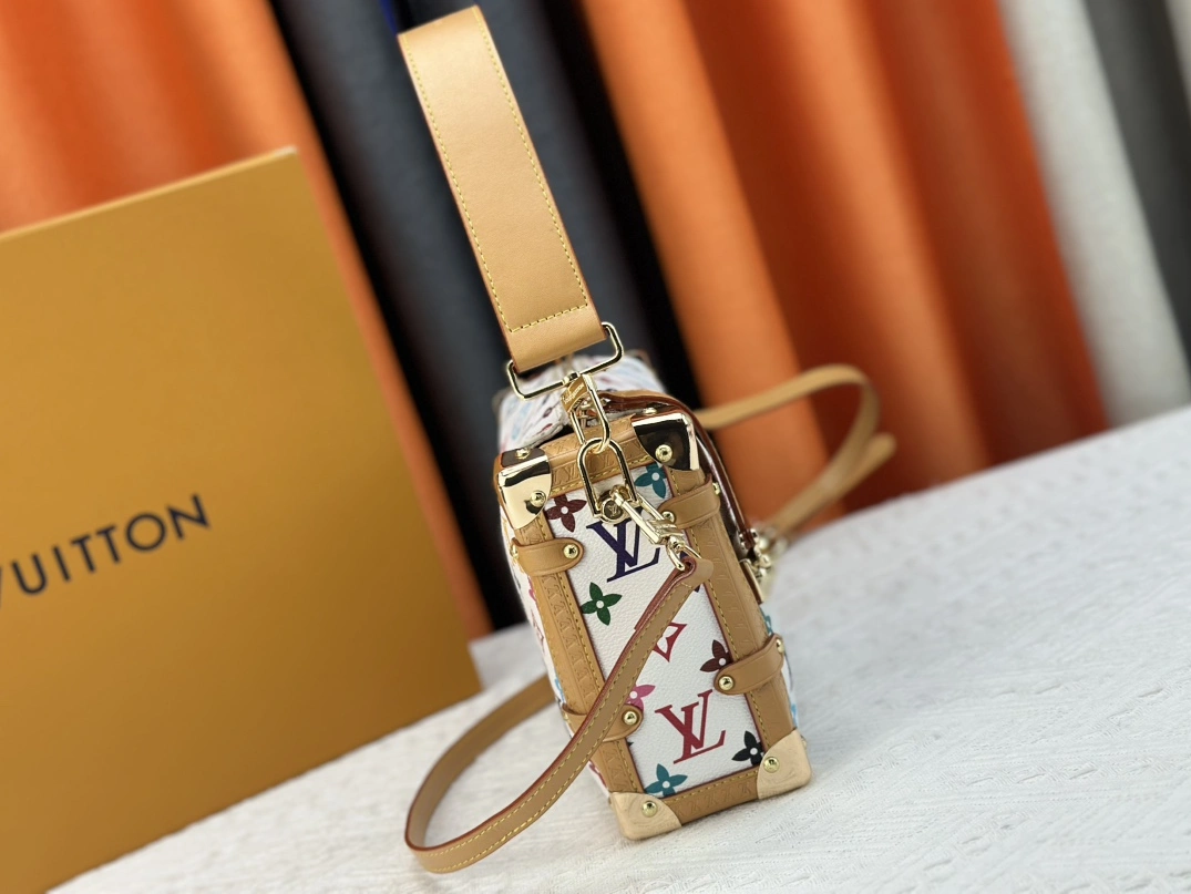 Elegant 1564 Louis Vuitton AAA Quality Messenger Bags For Unisex
