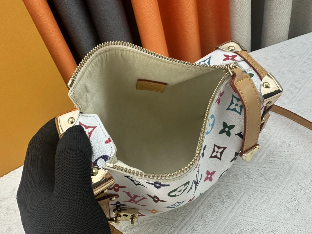 Elegant 1564 Louis Vuitton AAA Quality Messenger Bags For Unisex