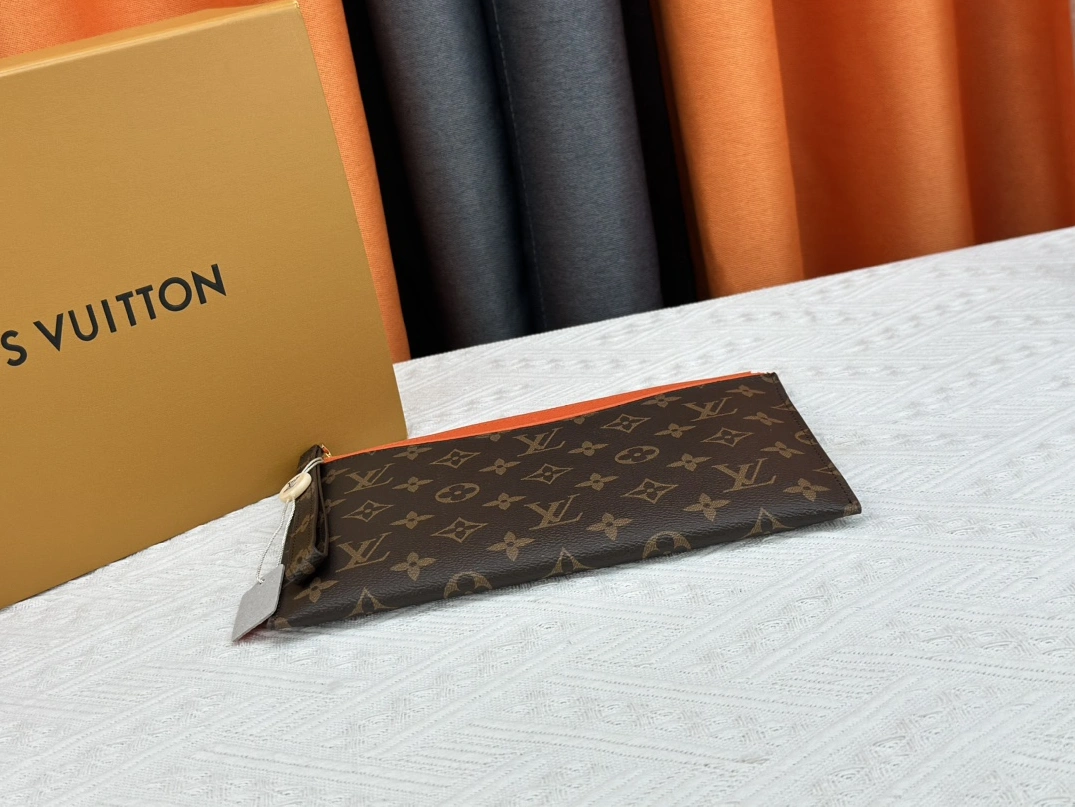 Elegant 1873 Louis Vuitton LV Wallets