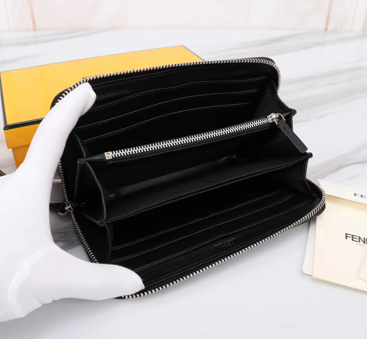 Elegant 1933 Fendi AAA Man Wallets