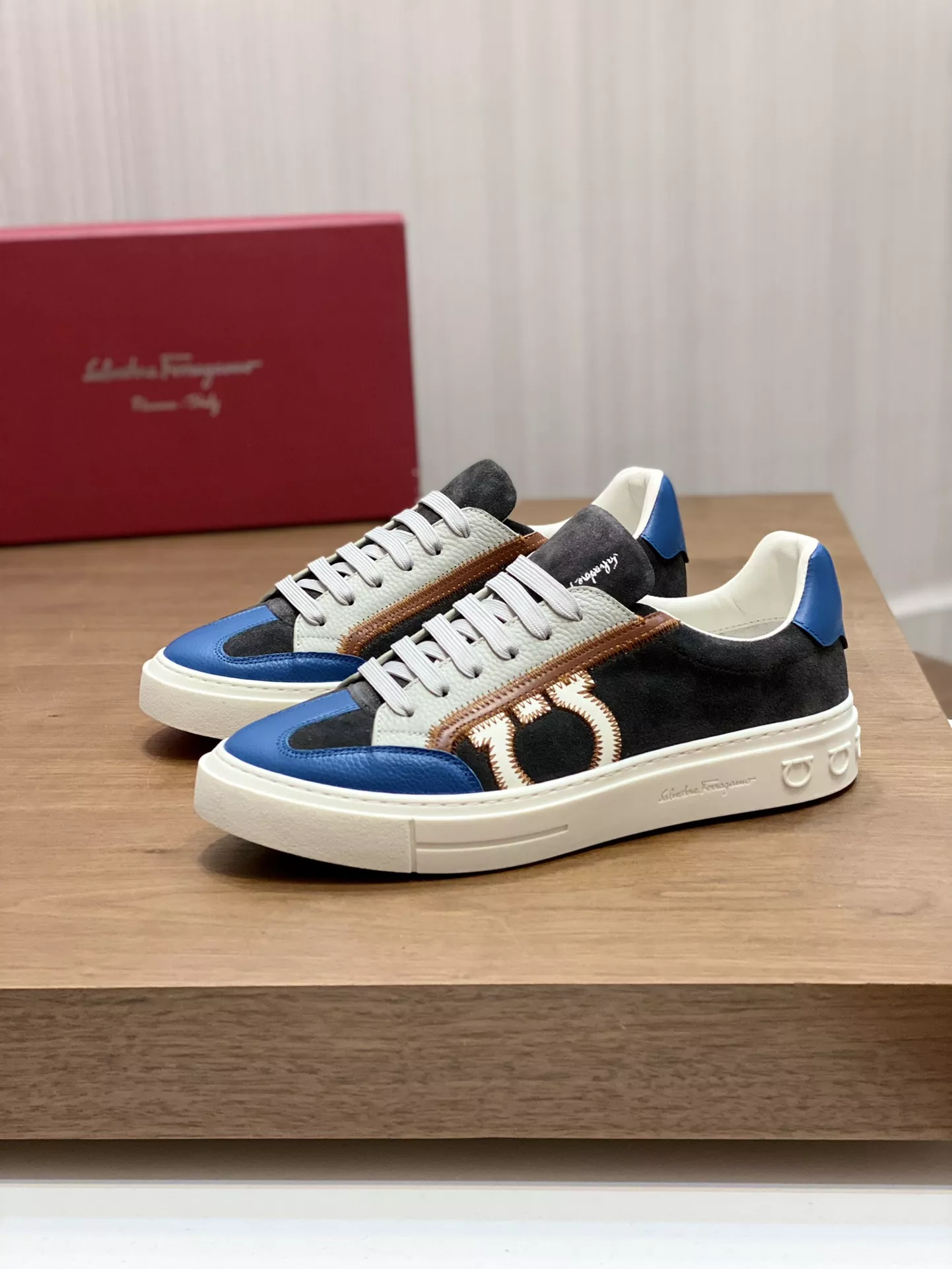 Elegant 2046 Salvatore Ferragamo Casual Shoes For Men