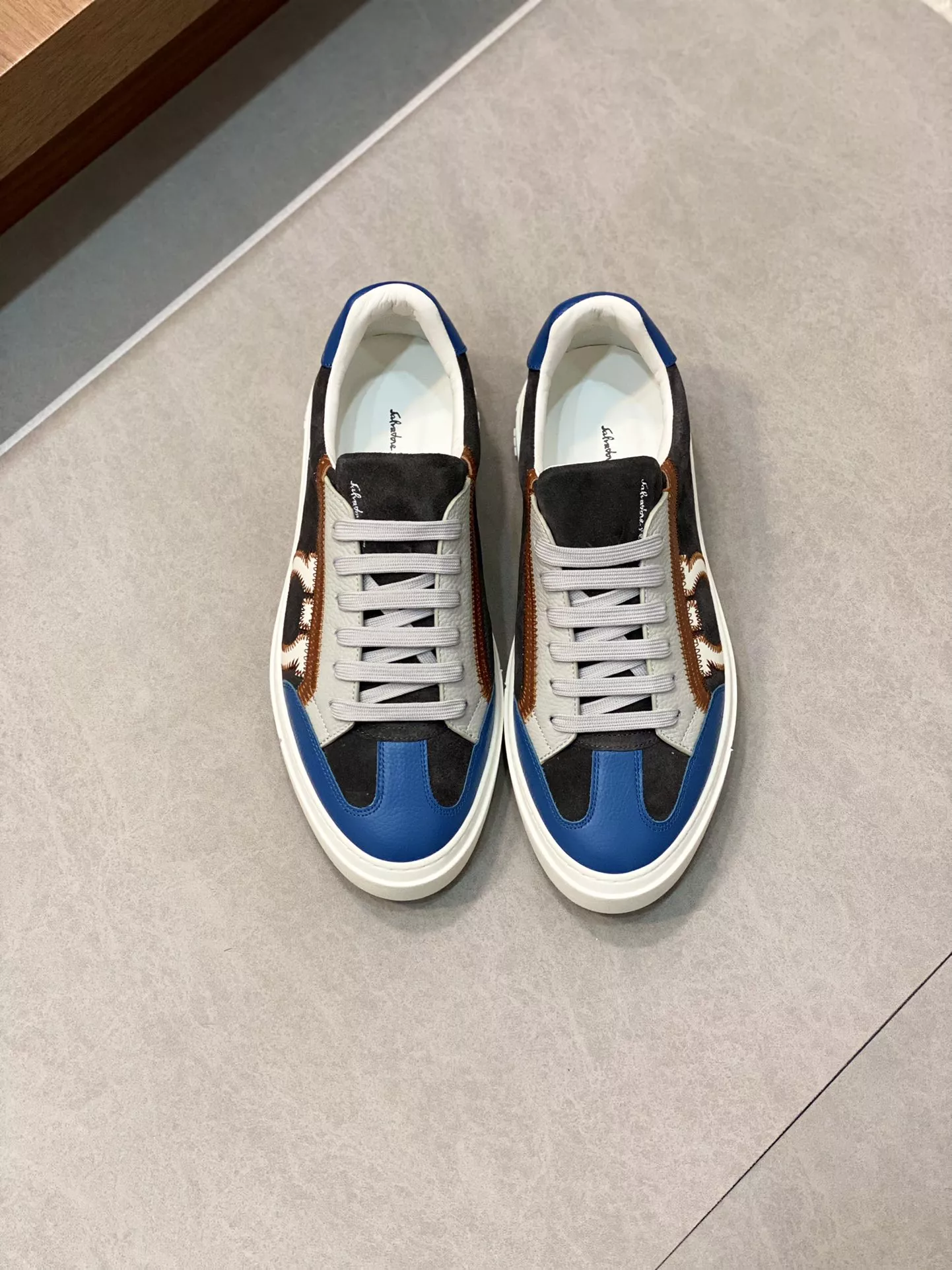 Elegant 2046 Salvatore Ferragamo Casual Shoes For Men