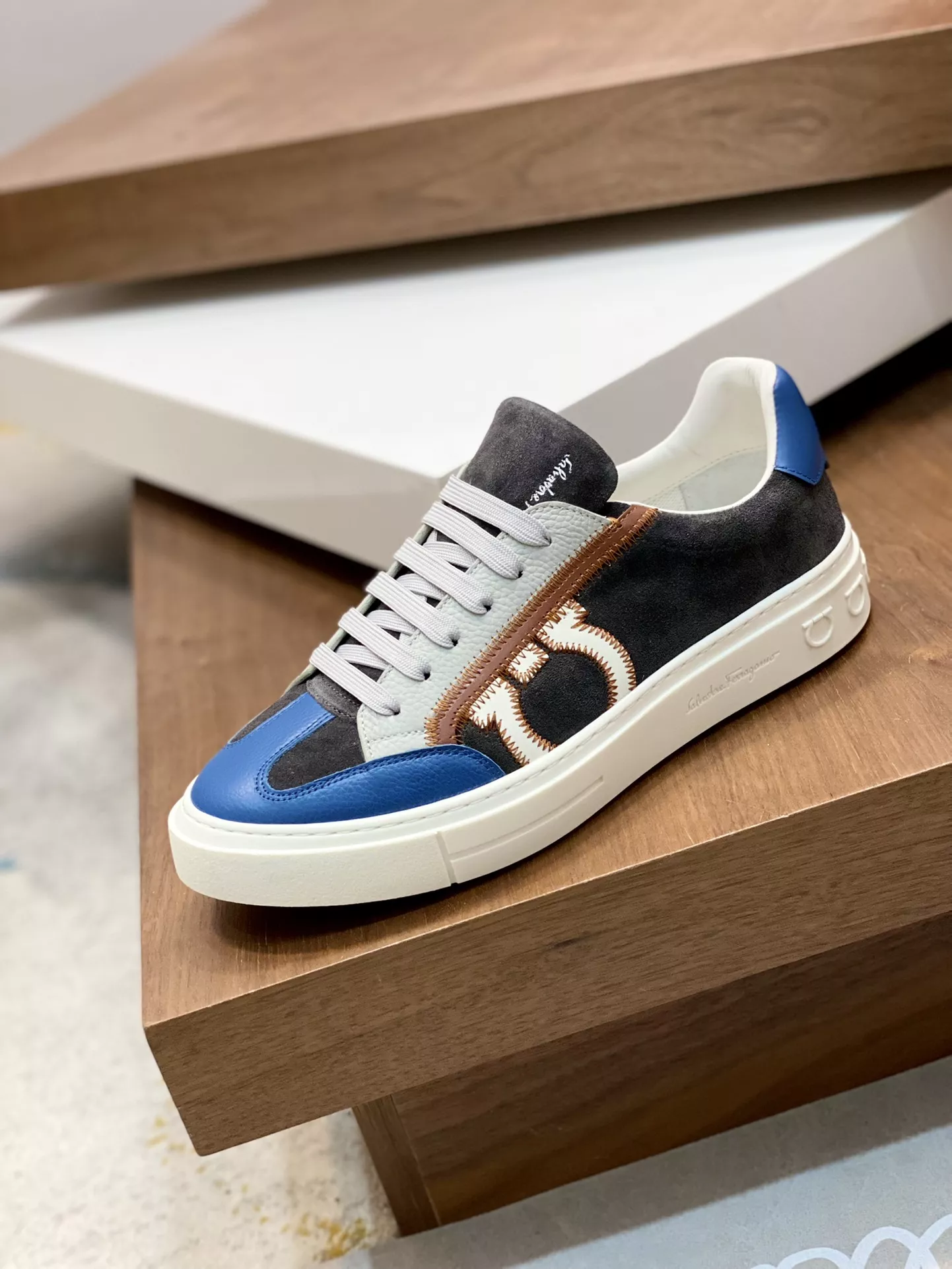 Elegant 2046 Salvatore Ferragamo Casual Shoes For Men