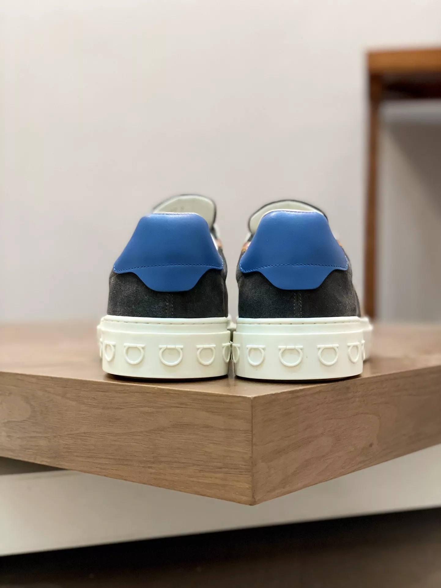 Elegant 2046 Salvatore Ferragamo Casual Shoes For Men