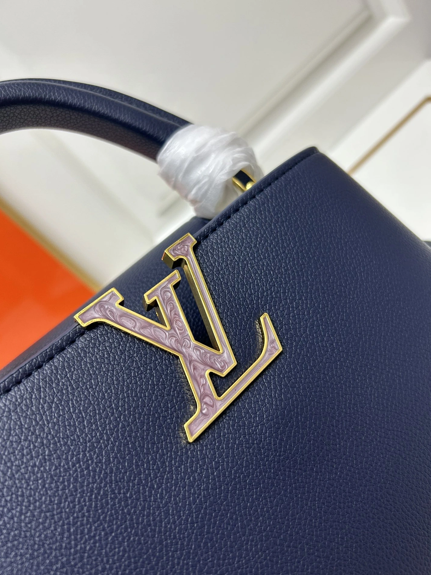 Elegant 2066 Louis Vuitton AAA Quality Handbags For Women