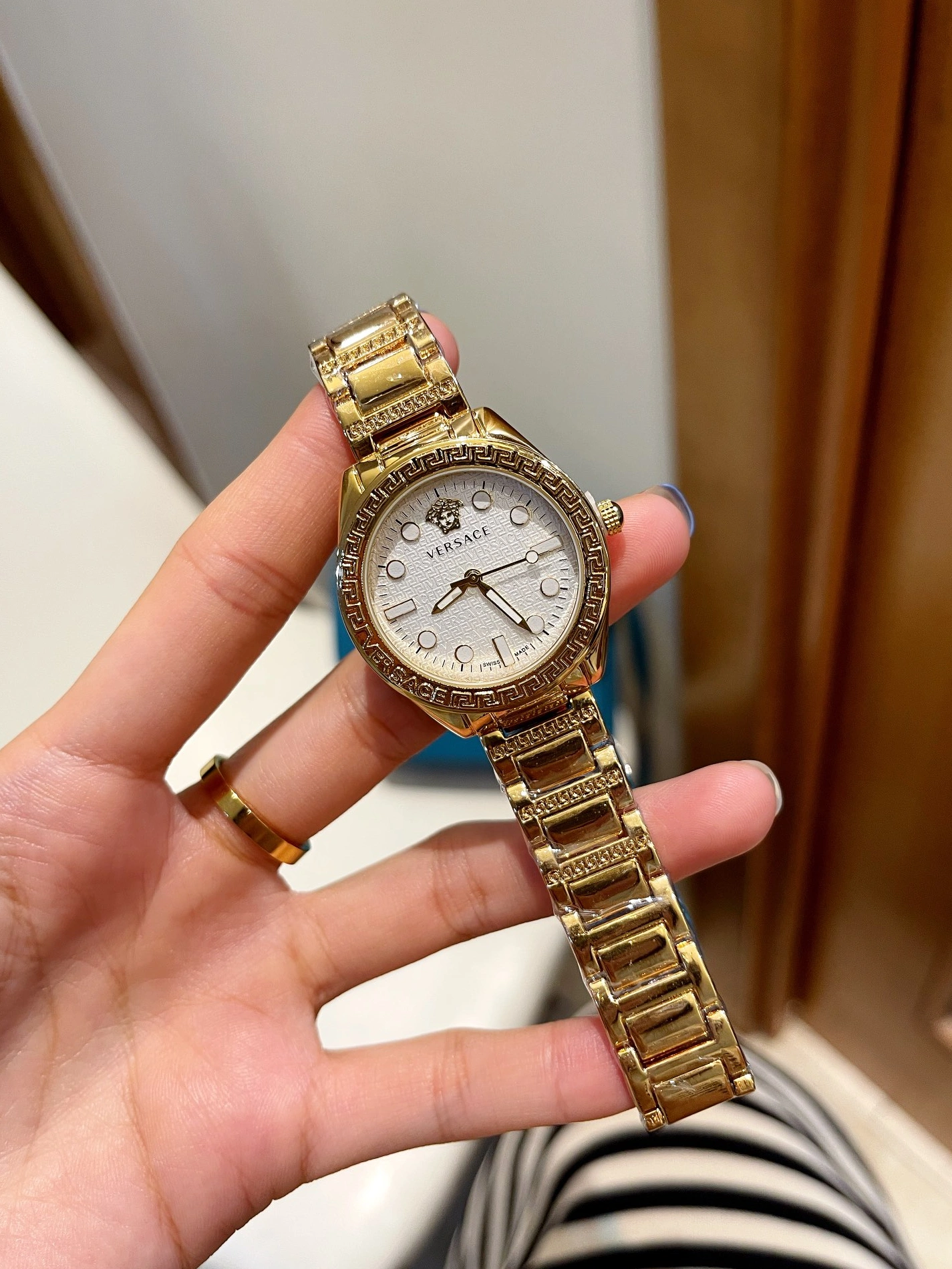 Elegant 2097 Versace Watches