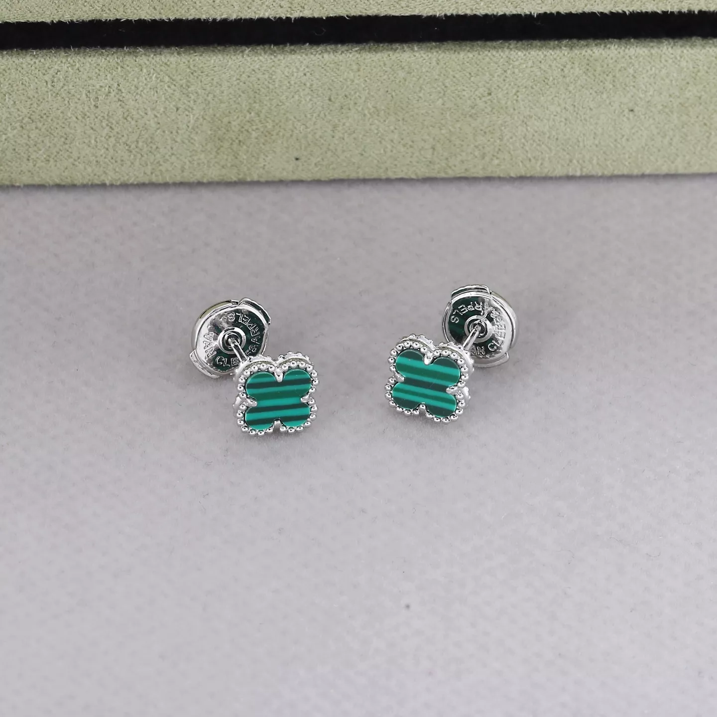 Elegant 2102 Van Cleef & Arpels Earrings For Women