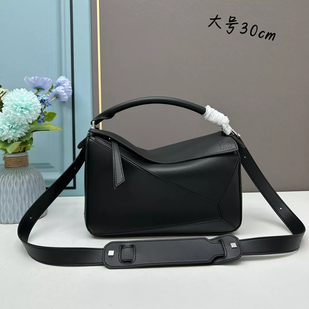 Elegant 2432 LOEWE AAA Quality Messenger Bags For Women