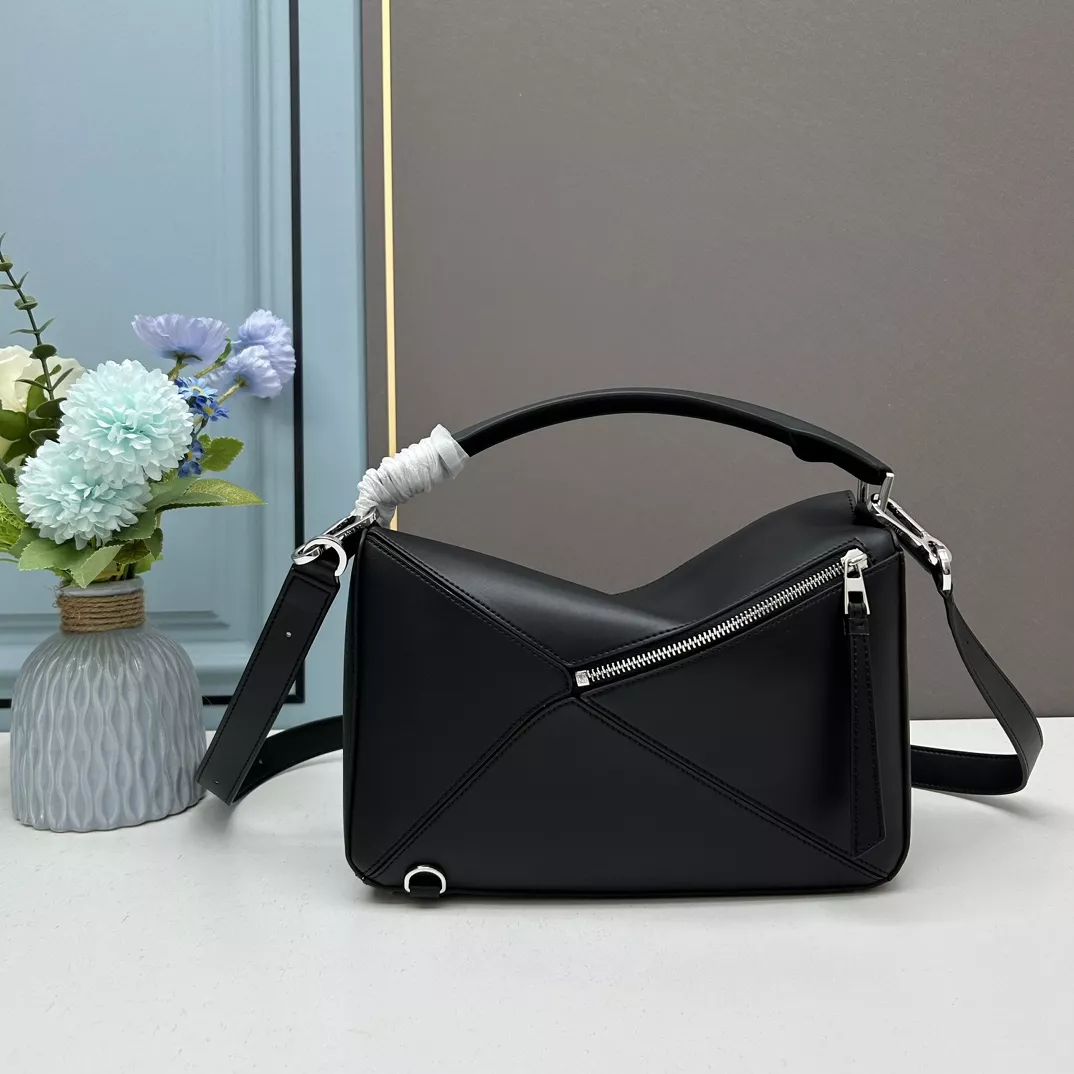 Elegant 2432 LOEWE AAA Quality Messenger Bags For Women