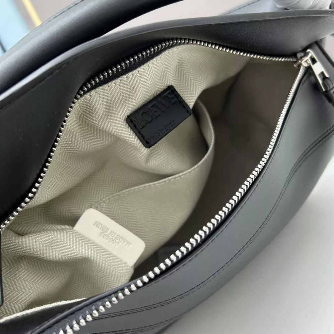 Elegant 2432 LOEWE AAA Quality Messenger Bags For Women