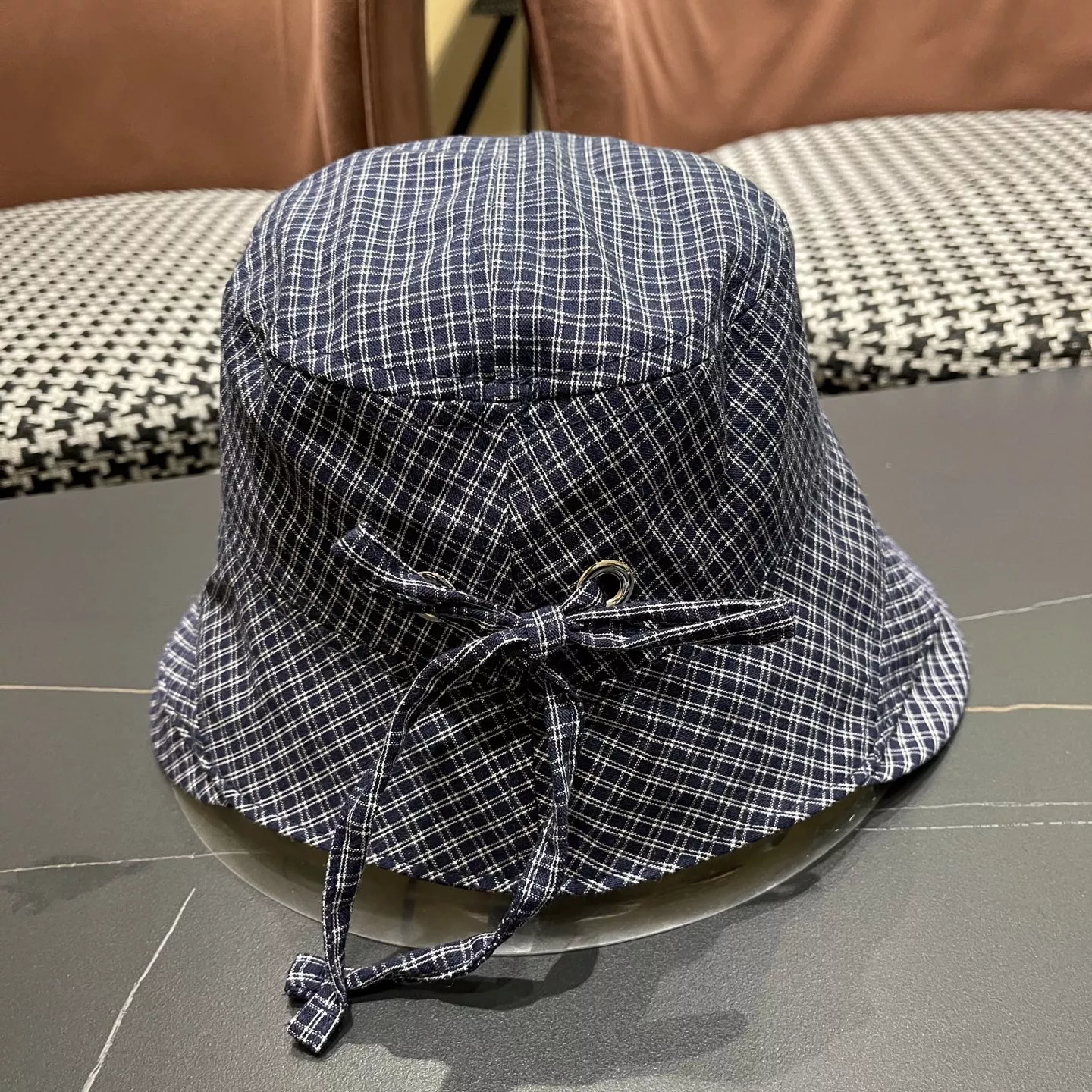 Elegant 2446 Prada Caps