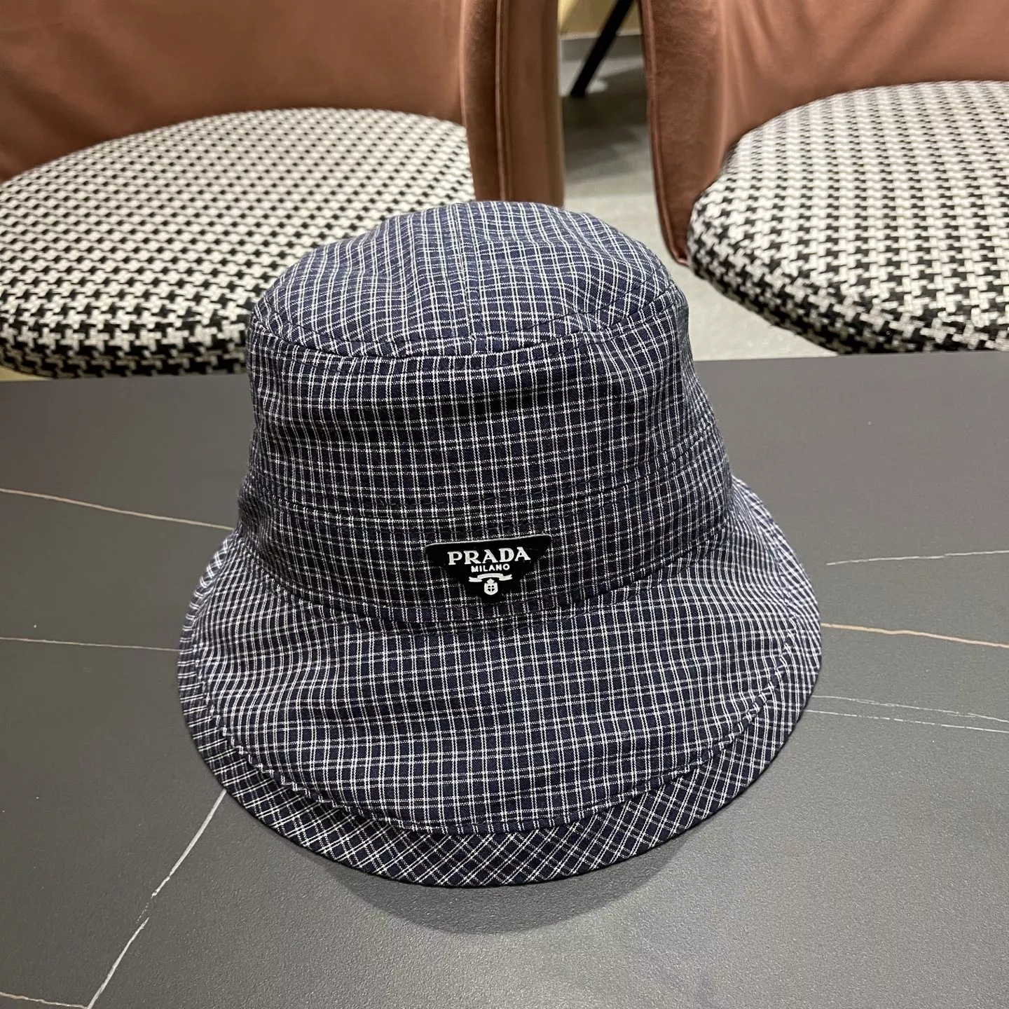 Elegant 2446 Prada Caps
