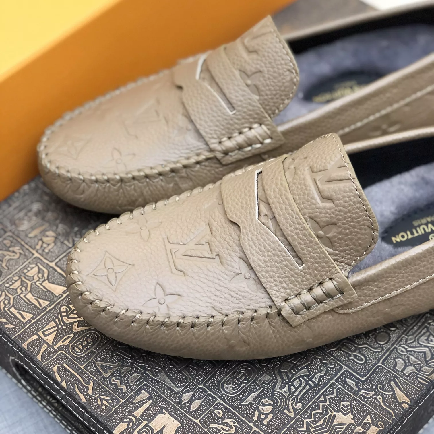 Elegant 2571 Louis Vuitton LV Oxfords Shoes For Men