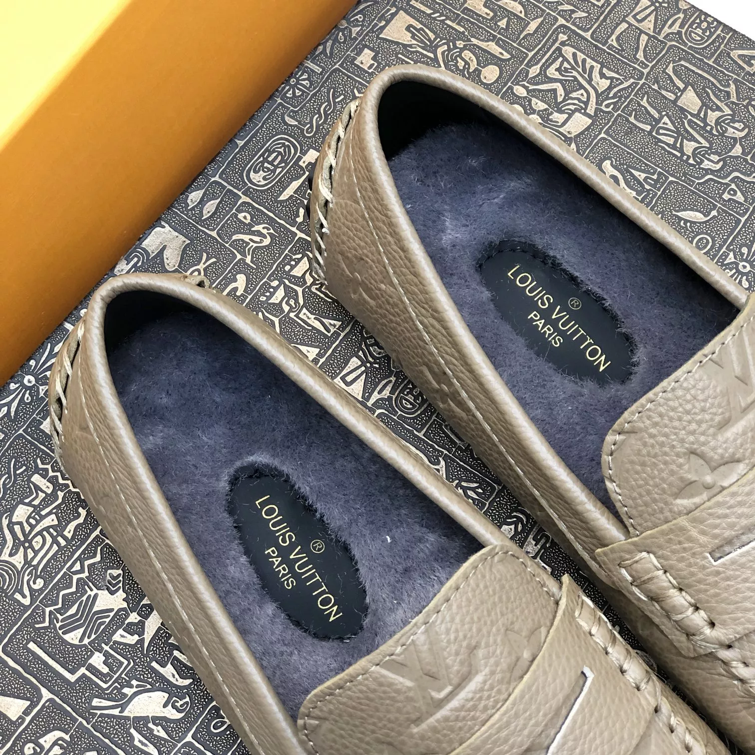 Elegant 2571 Louis Vuitton LV Oxfords Shoes For Men