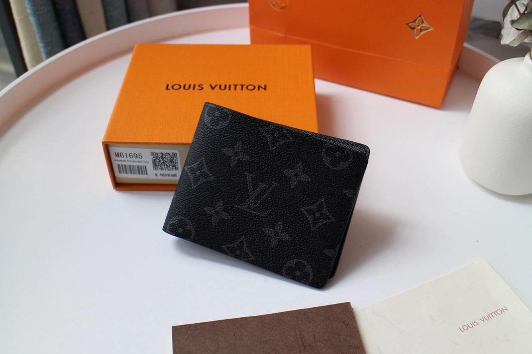 Elegant 2600 Louis Vuitton AAA Man Wallets