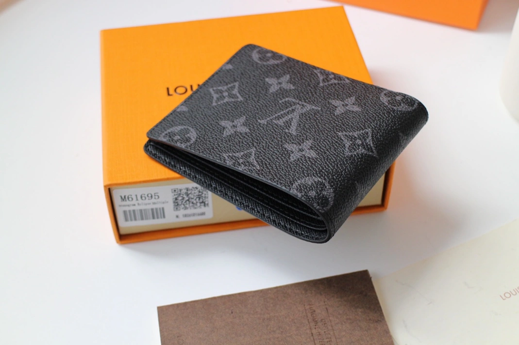 Elegant 2600 Louis Vuitton AAA Man Wallets