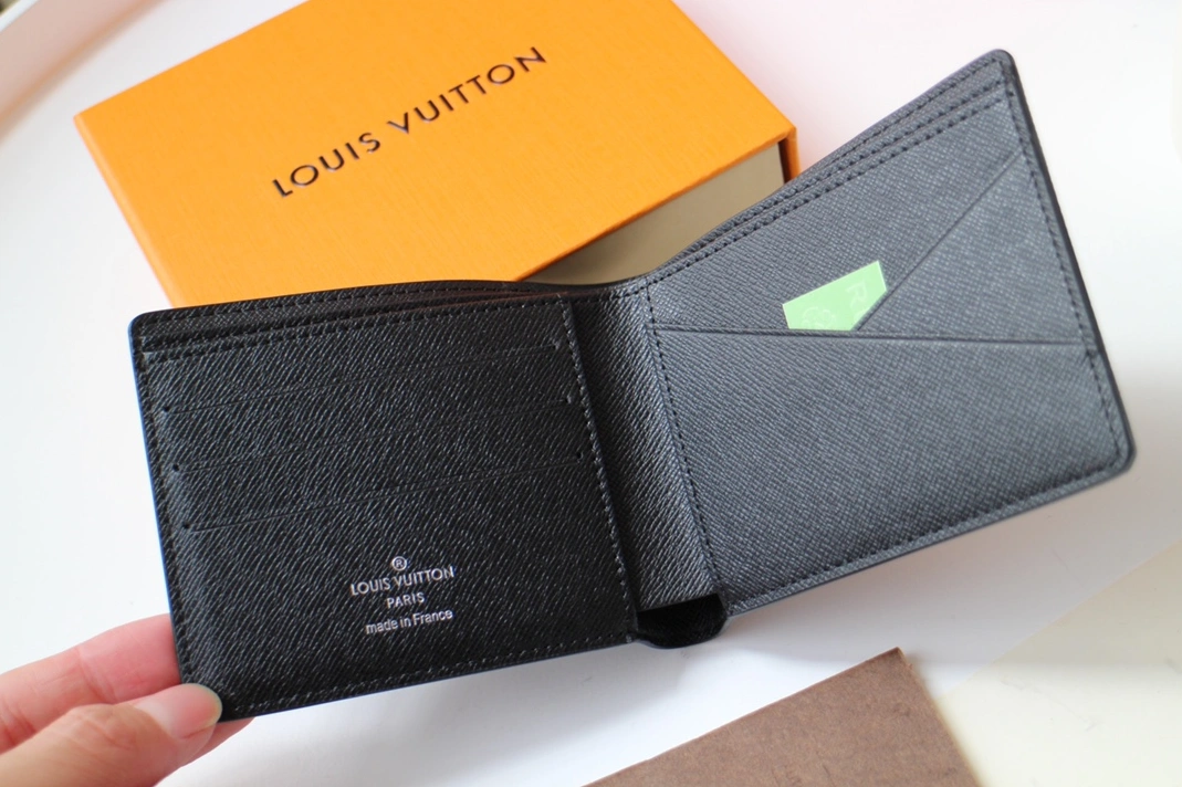 Elegant 2600 Louis Vuitton AAA Man Wallets