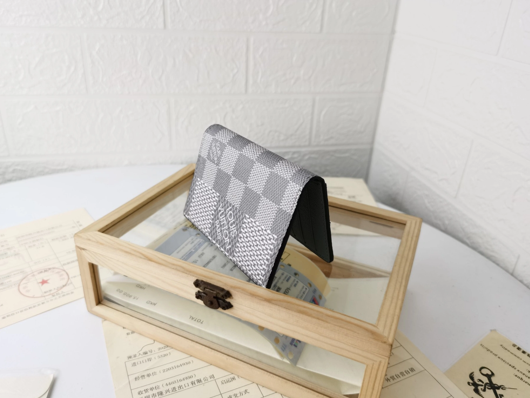 Elegant 2938 Louis Vuitton LV Card Case For Unisex
