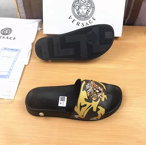 Elegant 3131 Versace Slippers For Men